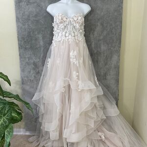 Vow’d wedding dress women’s size 18 Ivory Tiered, train floral embroidered sheer
